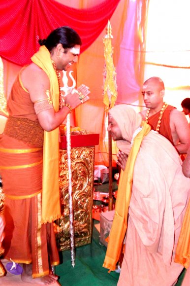 2-Afternoon-Public-Darshan-Annadan-Chandraswami-Visit_Photo_1010_IMG_4887_CMP_WM