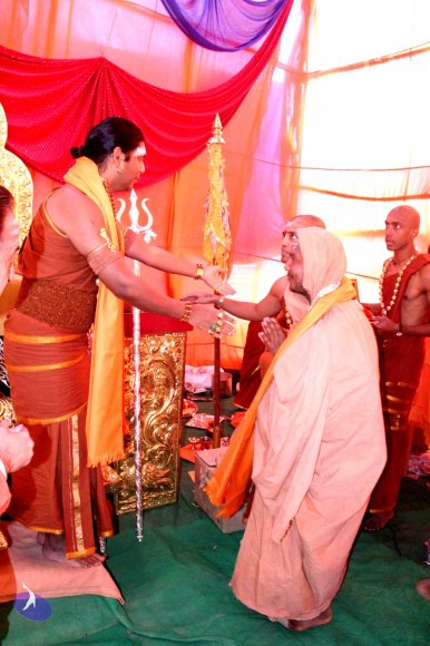 2-Afternoon-Public-Darshan-Annadan-Chandraswami-Visit_Photo_1012_IMG_4889_CMP_WM