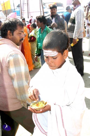 2-Afternoon-Public-Darshan-Annadan-Chandraswami-Visit_Photo_1018_IMG_4990_CMP_WM