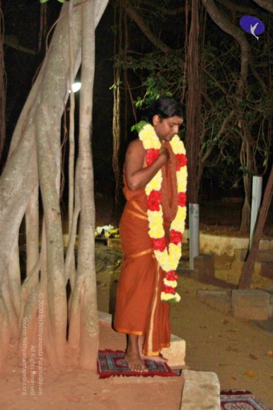 Swamiji-arrival-at-Bidadi_Photo_1000_IMG_3468_CMP_WM