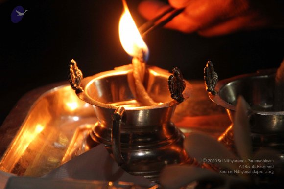 03-PADUKA-PUJA_Photo_1001_IMG_3760_CMP_WM