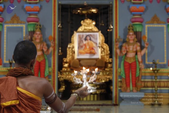 03-PADUKA-PUJA_Photo_1005__MG_4585_CMP_WM