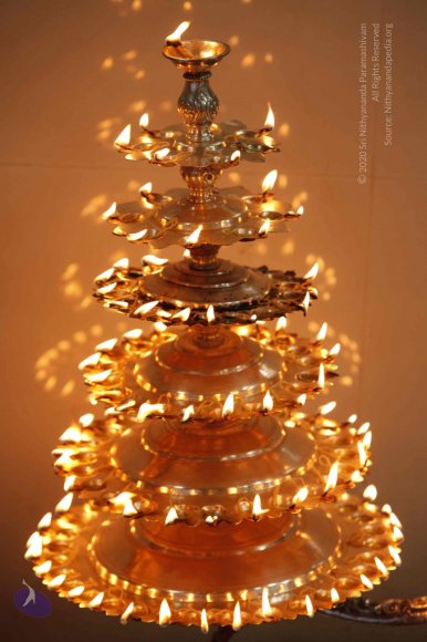 02-Pada-Puja_Photo_1000__MG_6756_CMP_WM