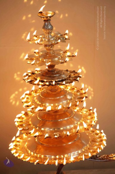 02-Pada-Puja_Photo_1001__MG_6757_CMP_WM