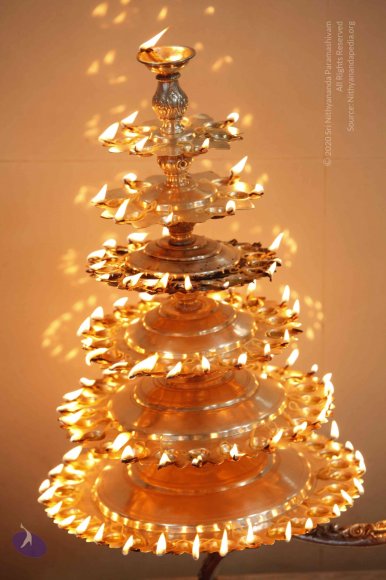 02-Pada-Puja_Photo_1002__MG_6758_CMP_WM