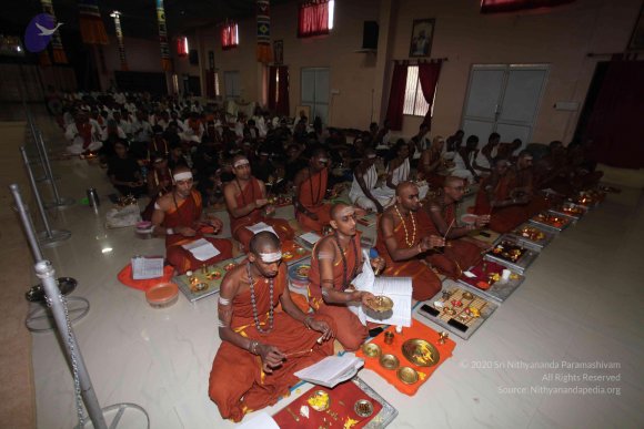 03-Pada-Puja_Photo_1006_IMG_1982_CMP_WM