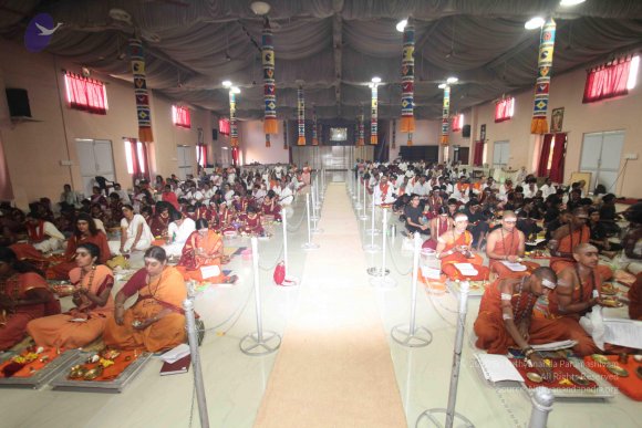 03-Pada-Puja_Photo_1008_IMG_1994_CMP_WM