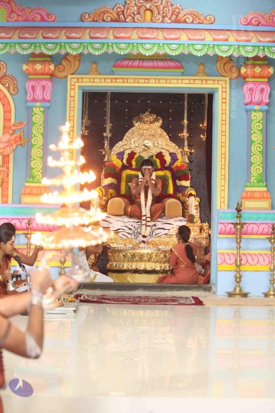 03-Pada-Puja_Photo_1014_IMG_2019_CMP_WM