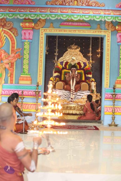 03-Pada-Puja_Photo_1018_IMG_2026_CMP_WM