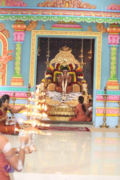 03-Pada-Puja_Photo_1019_IMG_2027_CMP_WM