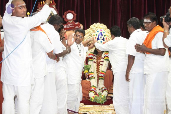 05-Tamil-Organizers-Swami-post-Satsang_Photo_1000_IMG_2237_CMP_WM