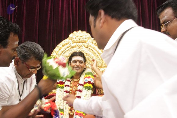 05-Tamil-Organizers-Swami-post-Satsang_Photo_1001_IMG_4236_CMP_WM