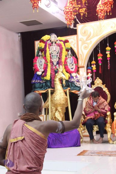 05-Deity-Arati_Photo_1000_IMG_4956_CMP_WM