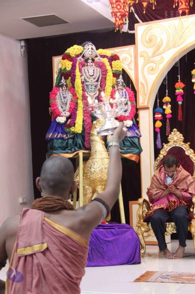 05-Deity-Arati_Photo_1003_IMG_4959_CMP_WM