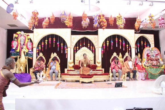 05-Deity-Arati_Photo_1009_IMG_4965_CMP_WM