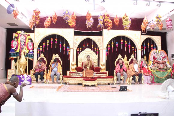 05-Deity-Arati_Photo_1013_IMG_4969_CMP_WM