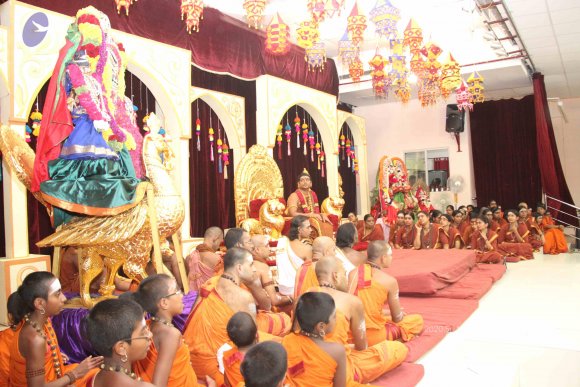 17-Navaratri-Darbar_Photo_1004_IMG_5402_CMP_WM
