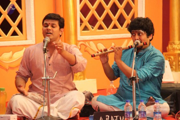 17-Navaratri-Darbar_Photo_1007_IMG_5405_CMP_WM