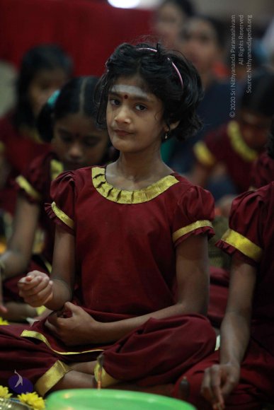 02-Paduka Puja_Photo_1003_IMG_6175_CMP_WM