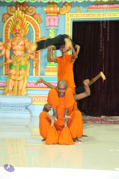 4-Yoga_Photo_1008_IMG_0210_CMP_WM