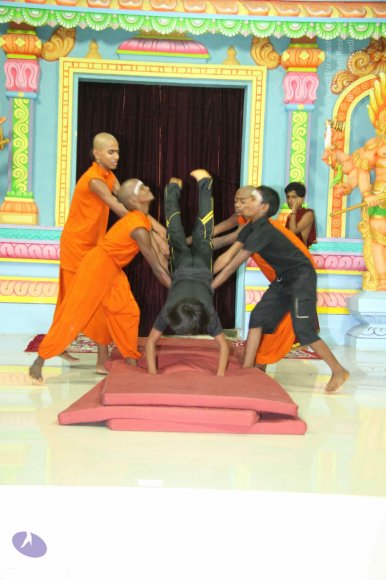 4-Yoga_Photo_1013_IMG_0243_CMP_WM