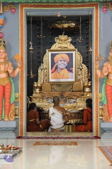 Paduka-Puja_Photo_1000_IMG_1239_CMP_WM