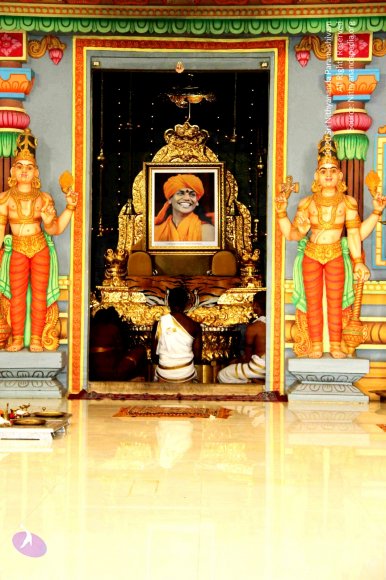 1-Paduka-Puja_Photo_1001_IMG_5876_CMP_WM