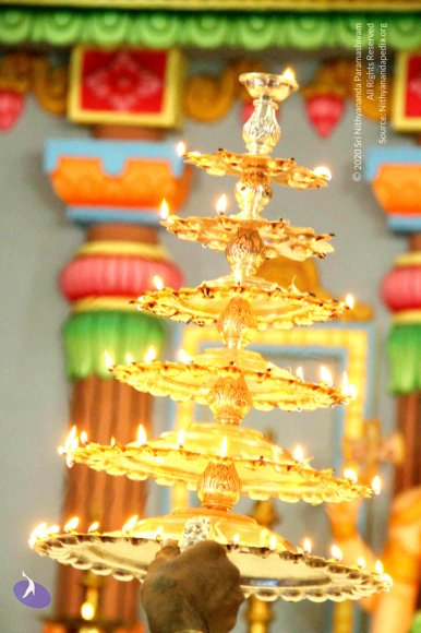 1-Paduka-Puja_Photo_1002_IMG_5892_CMP_WM