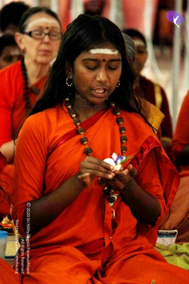 1-Paduka-Puja_Photo_1000_IMG_7033_CMP_WM