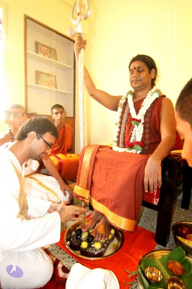 Home-Visit-Pada-Puja_Photo_1000_IMG_0118_CMP_WM