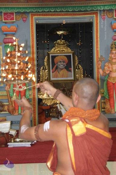 Paduka-Puja_Photo_1003_IMG_4487_CMP_WM