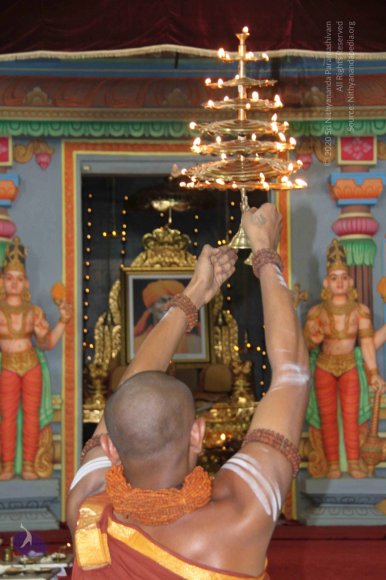 Paduka-Puja_Photo_1005_IMG_4492_CMP_WM