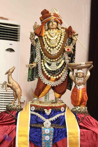 01-MORNING-SATSANG_Photo_1012_IMG_0567_CMP_WM