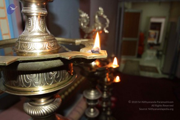 01-PADA-PUJA_Photo_1008_IMG_0152_CMP_WM