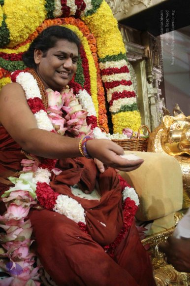 1-Pada-Puja-Satsang_Photo_1019_IMG_4042_CMP_WM