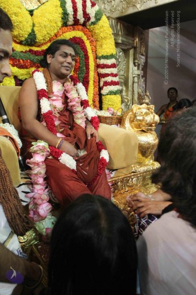 1-Pada-Puja-Satsang_Photo_1020_IMG_4045_CMP_WM