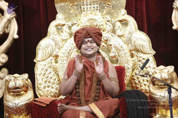 2-Evening-Satsang_Photo_1003__F0A5557_CMP_WM