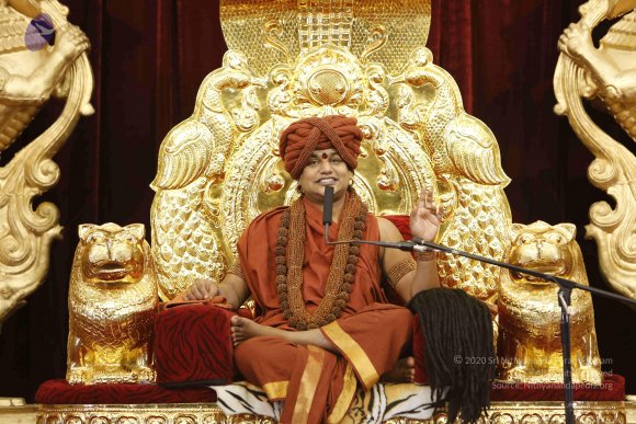 2-Evening-Satsang_Photo_1037__F0A5650_CMP_WM