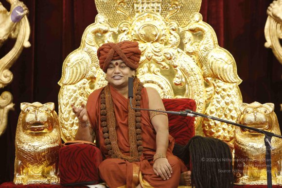 2-Evening-Satsang_Photo_1048__F0A5671_CMP_WM