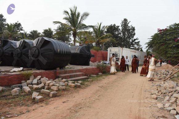 01-Construction-Swamiji-On-Rounds_Photo_1007_DSC_8122_CMP_WM