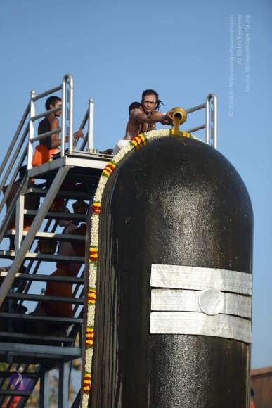 Vaidya-Sarovar-Shiva-Linga-Abhisekam_Photo_1012_DSC_7029_CMP_WM