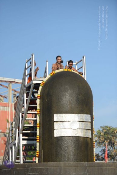 Vaidya-Sarovar-Shiva-Linga-Abhisekam_Photo_1042_DSC_7084_CMP_WM