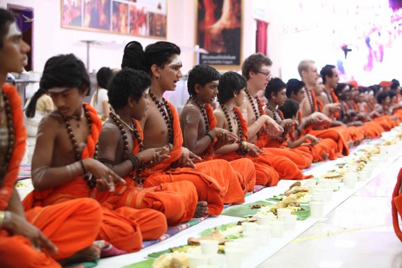 2-MAHESHWARA-PUJA_Photo_1040_IMG_0408_CMP_WM