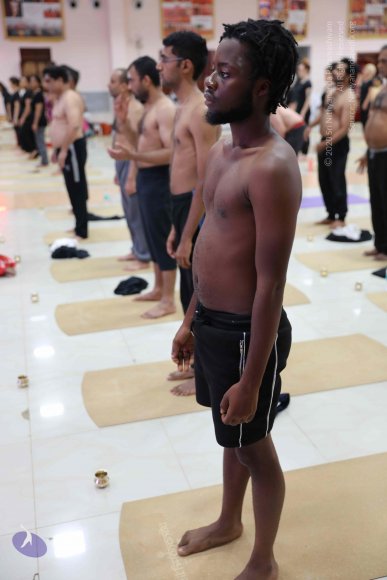 01-NITHYA-YOGA_Photo_1001_7T9A3605_CMP_WM
