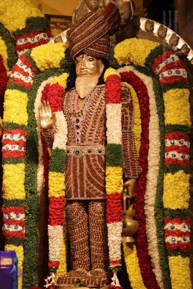 2018-12Dec-31-nithyananda-diary_bengaluru-aadheenam_uttamotama-seva_7T7A0806_CMP_WM