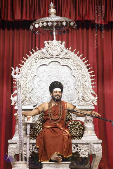 01-EVENING-SATSANG_Photo_1017_7T7A0272_CMP_WM