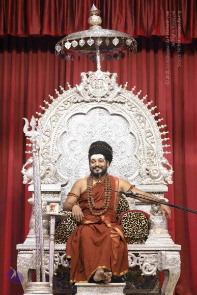 01-EVENING-SATSANG_Photo_1019_7T7A0274_CMP_WM