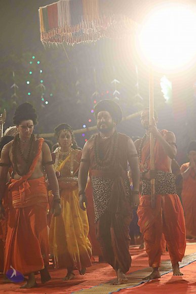 4-Swayumbhu-Linga-Abhisekam_Photo_1003_7T7A9071_CMP_WM