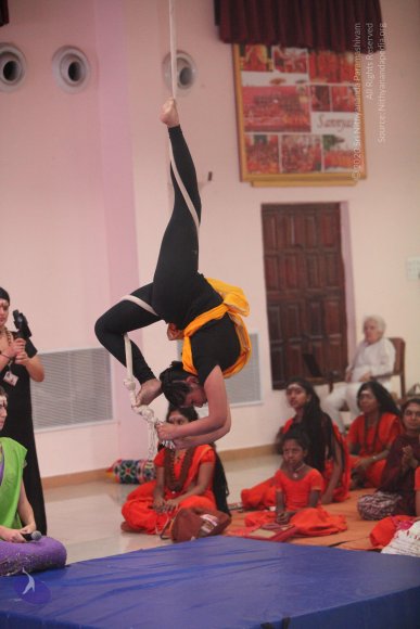 01-NYTT-GRADUATION-TALKSHOW_Photo_1005_IMG_5676_CMP_WM