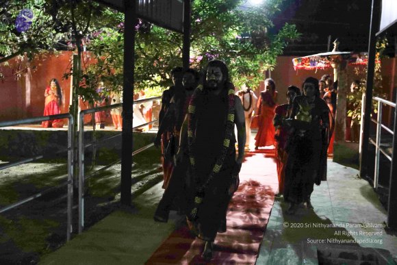 1-Arrival-In-Thiruvannamalai_Photo_1001_7T9A0413_CMP_WM